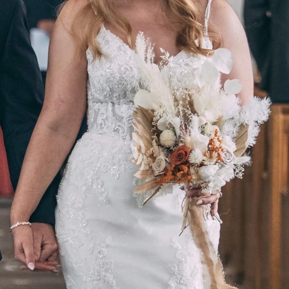 Essence of Australia wedding dress - Picture 2 of 2